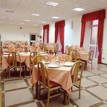 restaurant-cafeteria