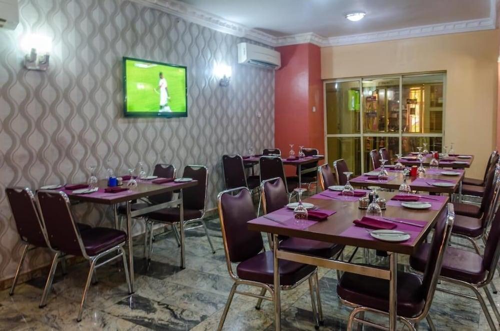 restaurant-cafeteria