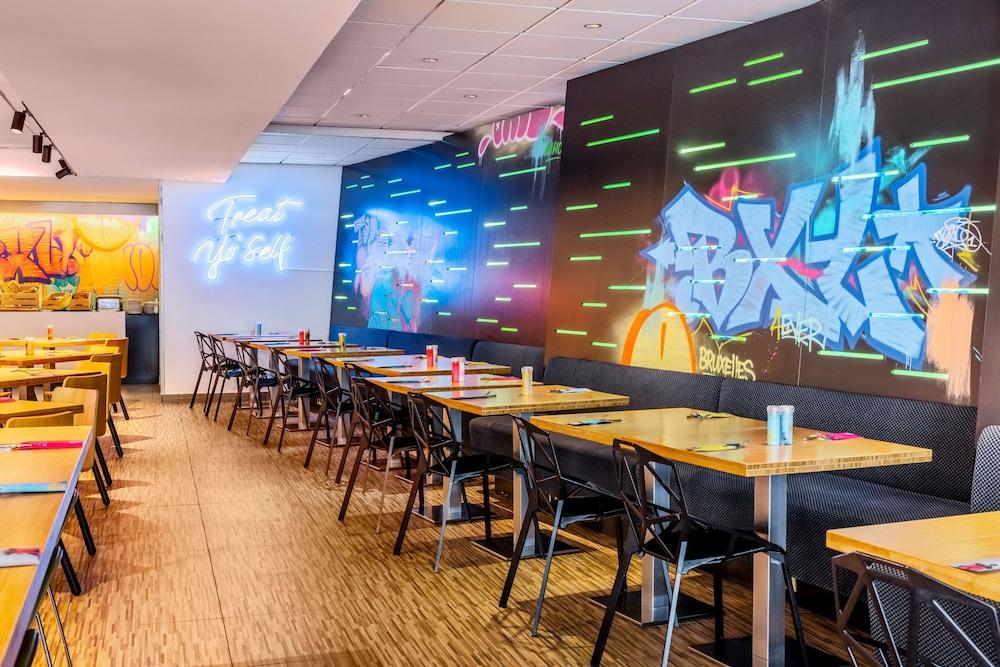 restaurant cafeteria