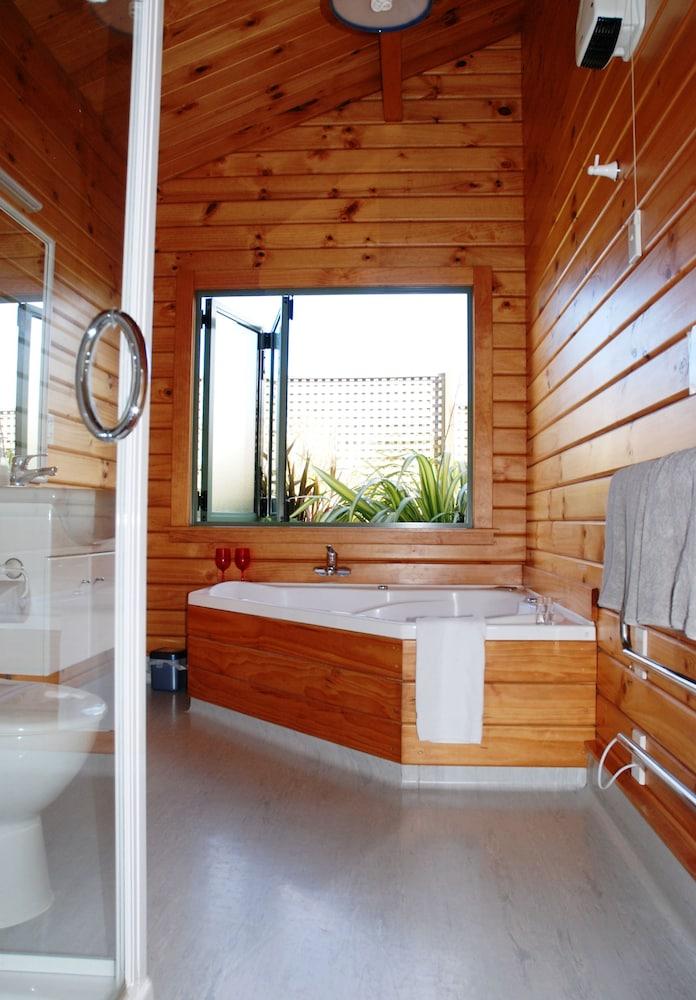 swimming pool spa