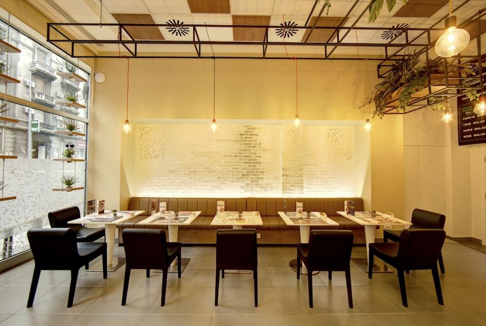 restaurant cafeteria