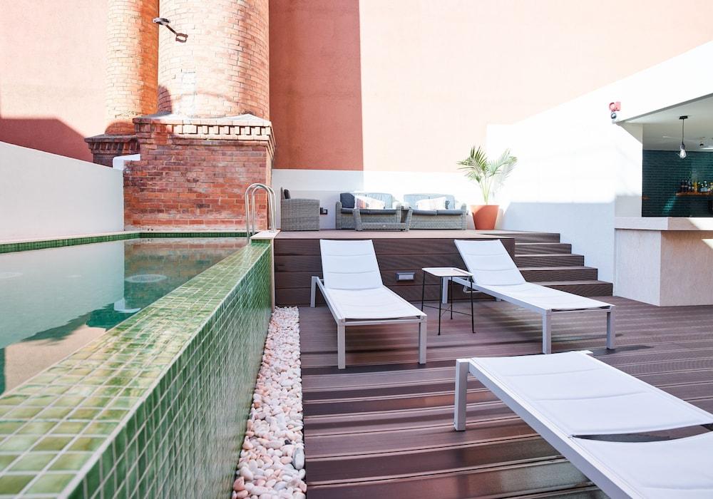swimming pool spa
