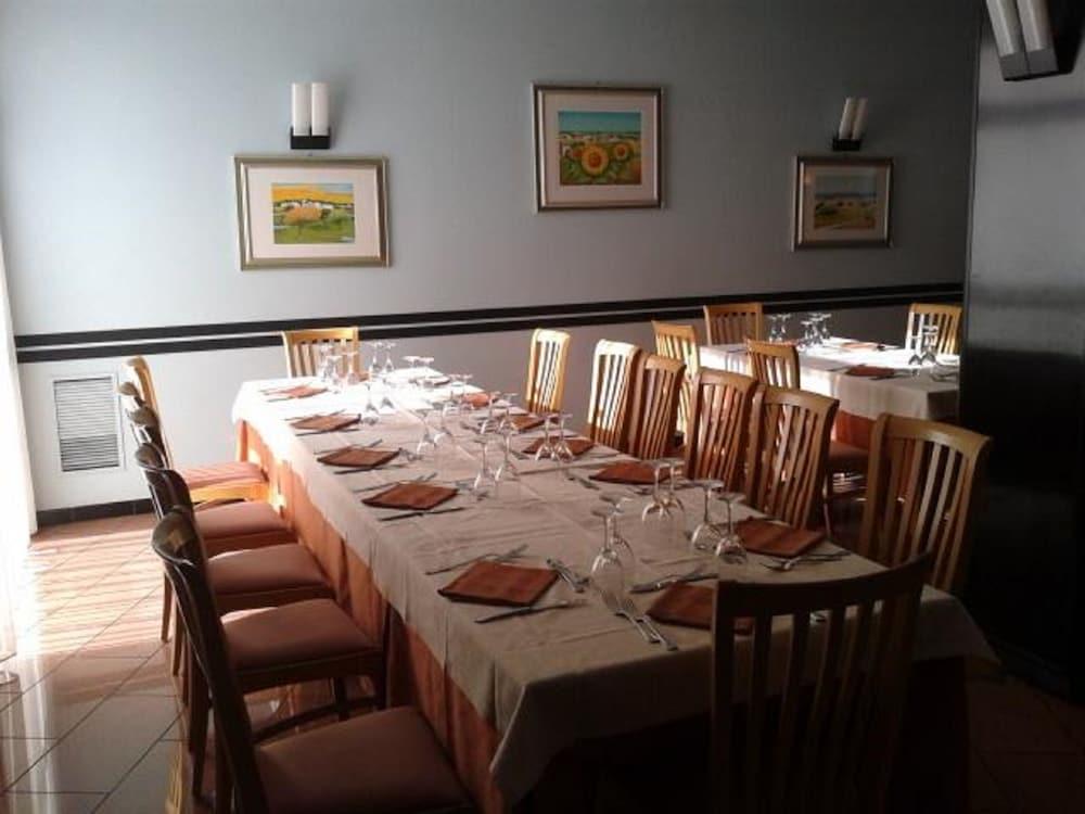 restaurant-cafeteria