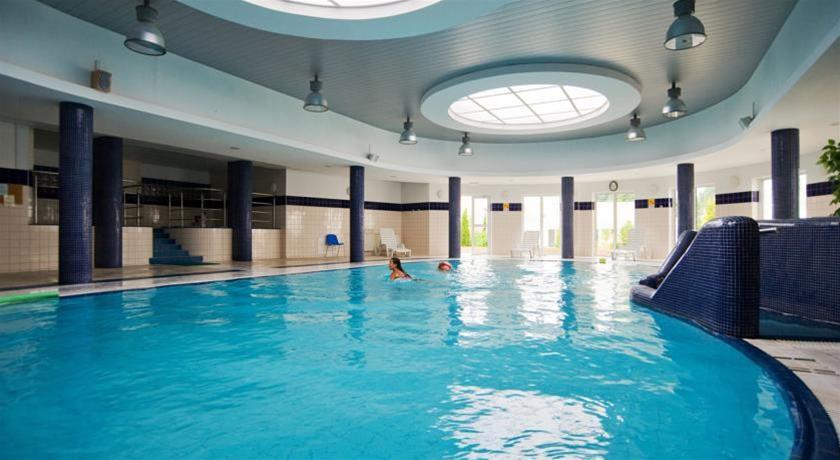 swimming pool spa