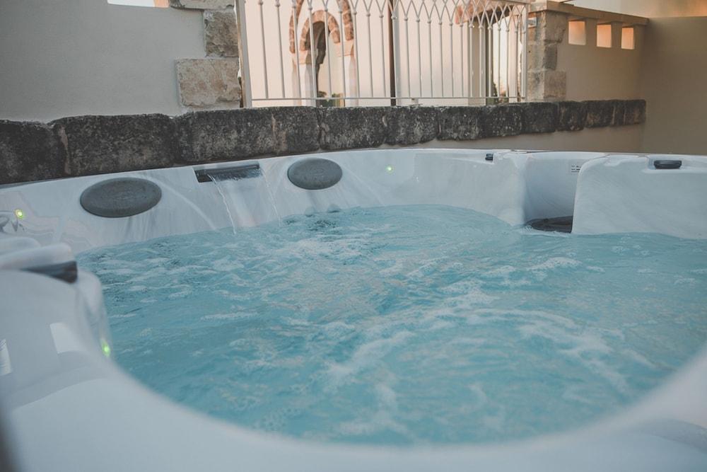 swimming pool spa