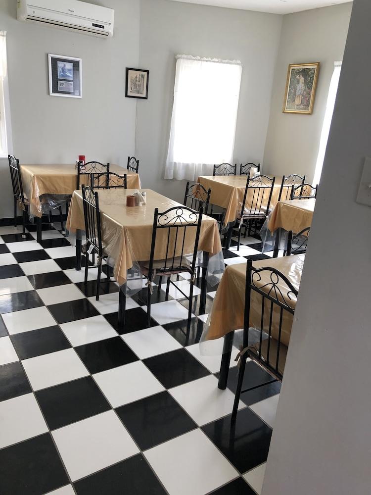 restaurant cafeteria