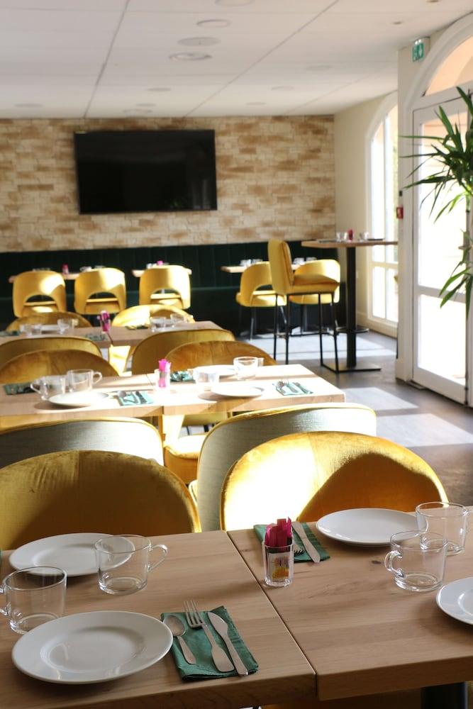 restaurant cafeteria