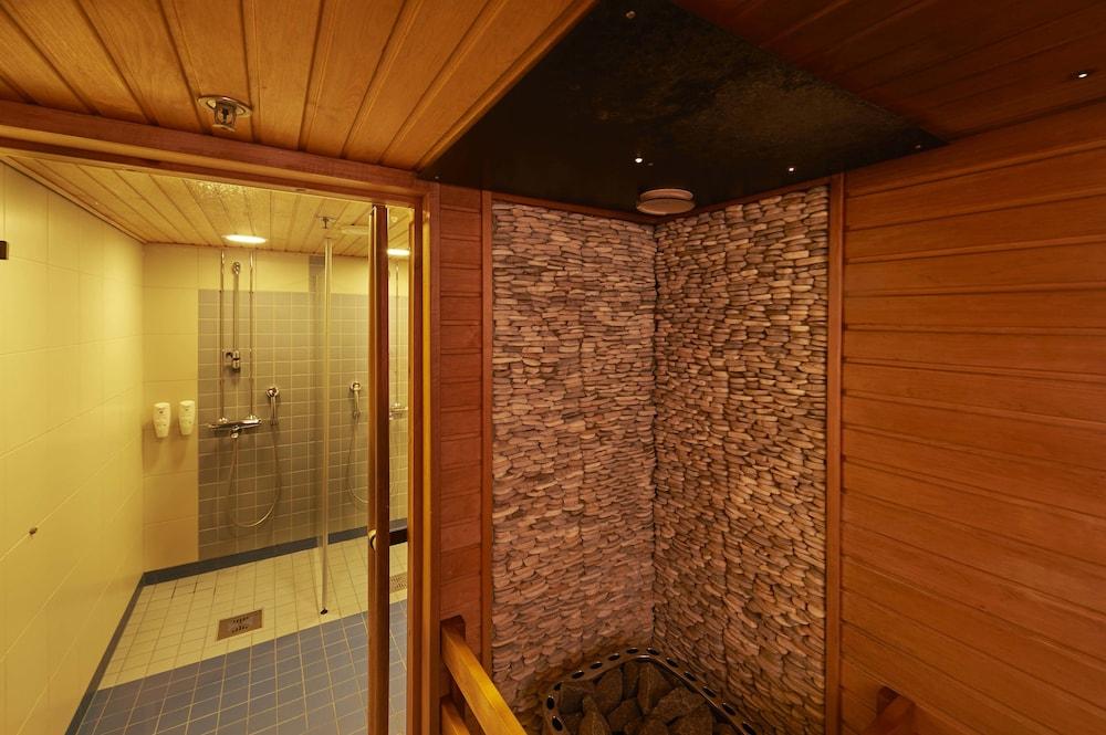 swimming pool spa