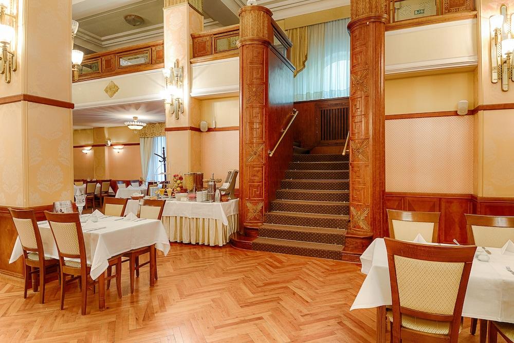 restaurant-cafeteria