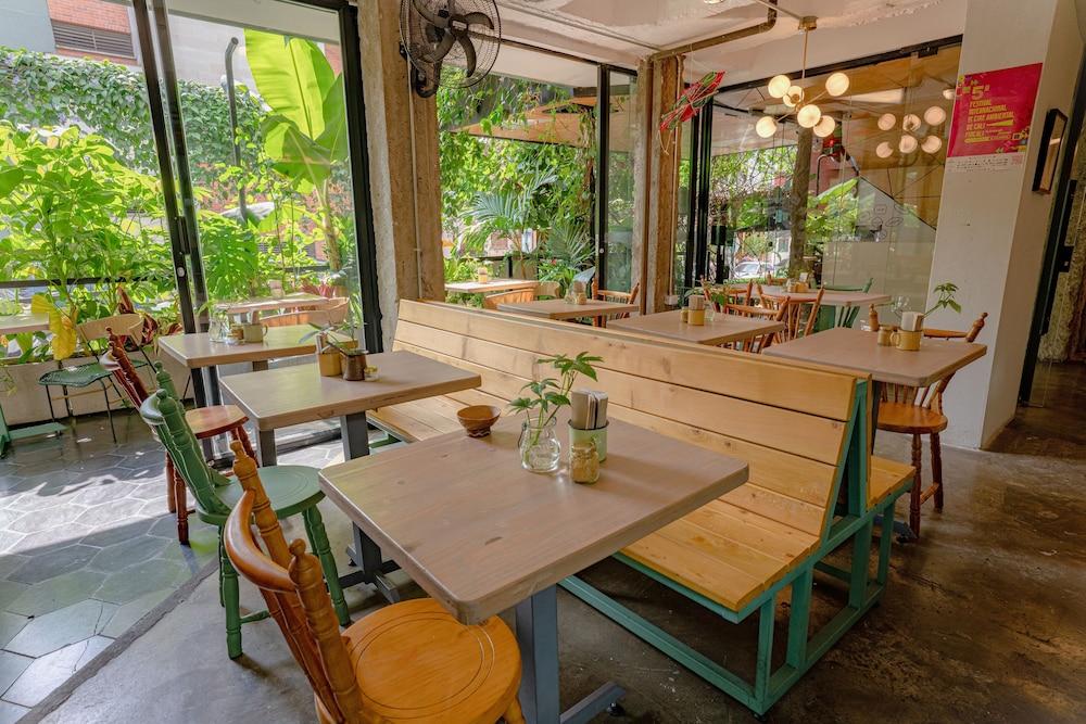 restaurant cafeteria