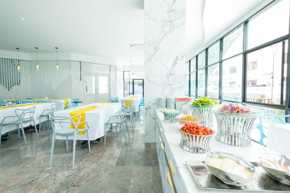 restaurant cafeteria