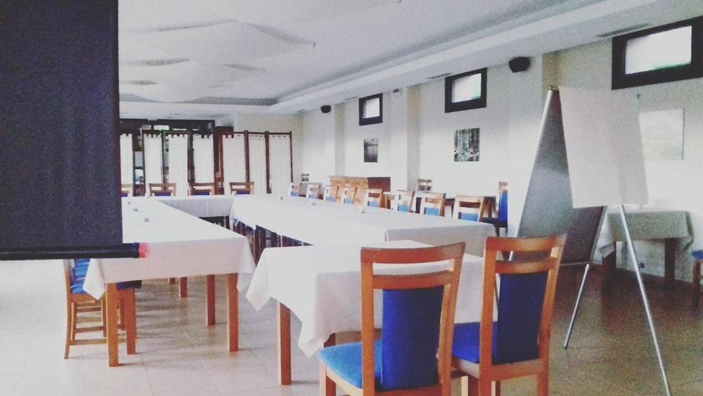 restaurant-cafeteria