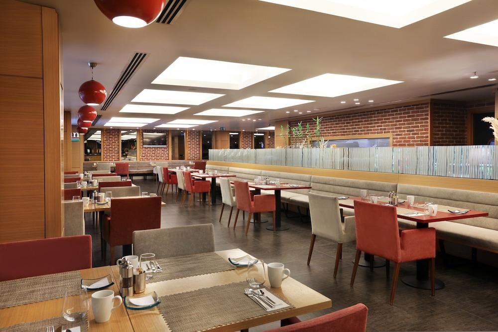 restaurant cafeteria