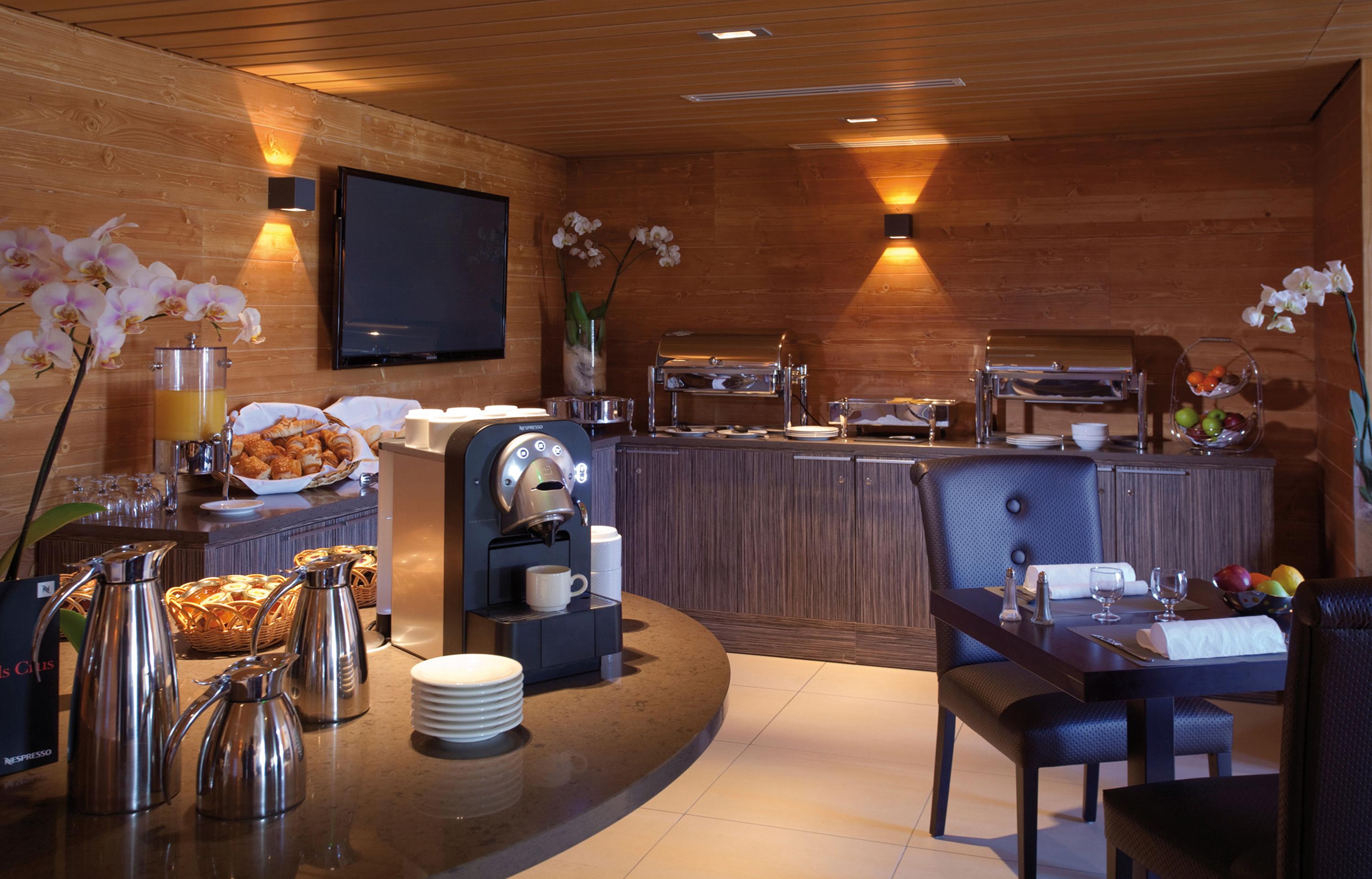 restaurant cafeteria
