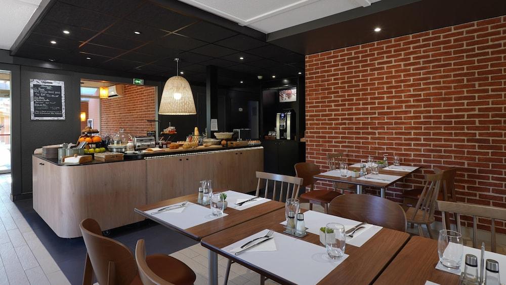 restaurant cafeteria