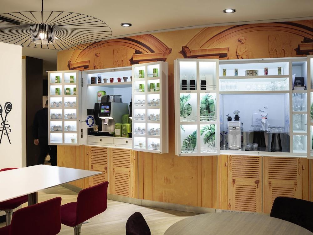 restaurant cafeteria
