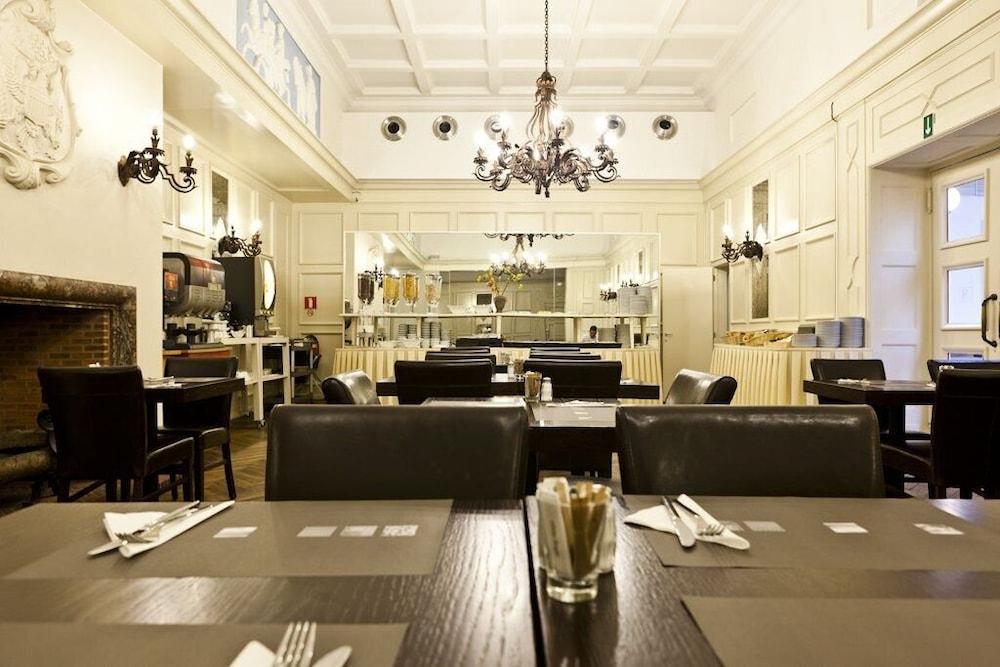 restaurant cafeteria