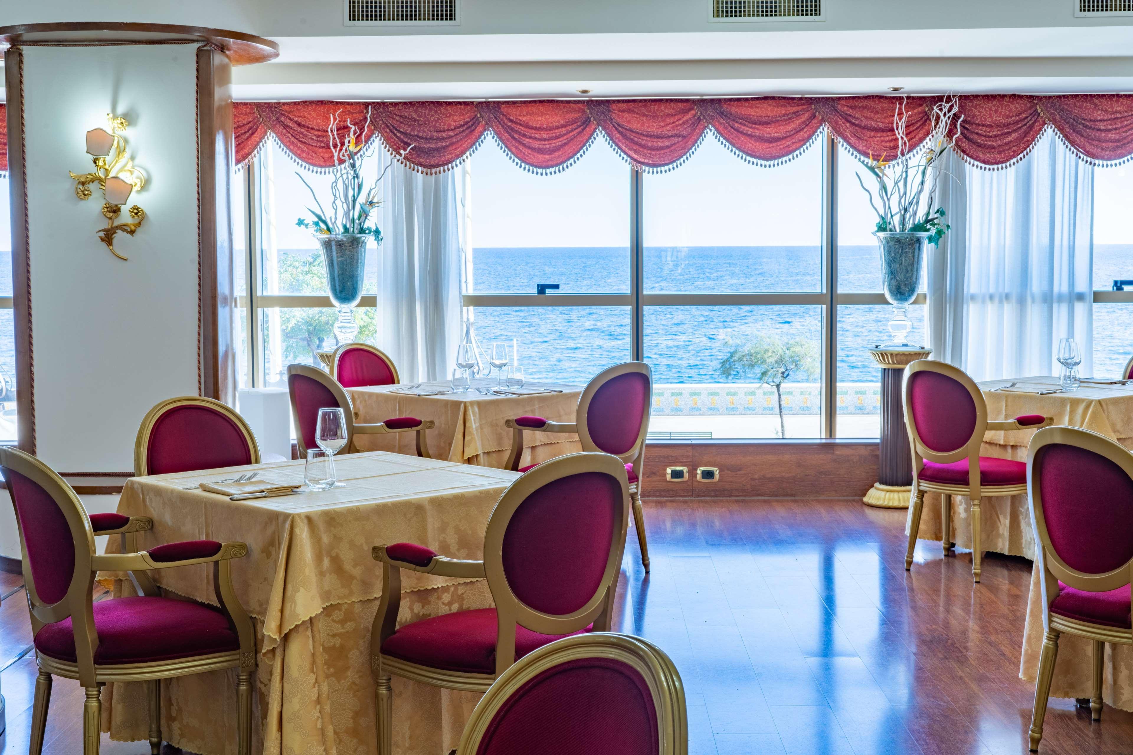 restaurant cafeteria