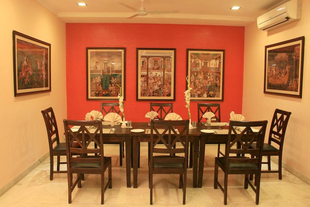 restaurant cafeteria