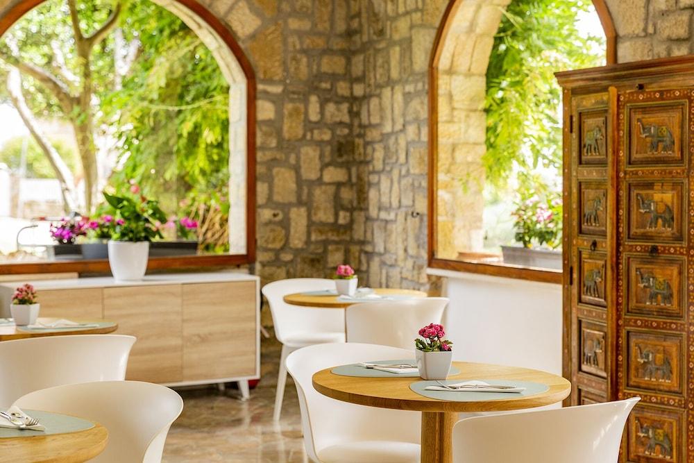 restaurant-cafeteria