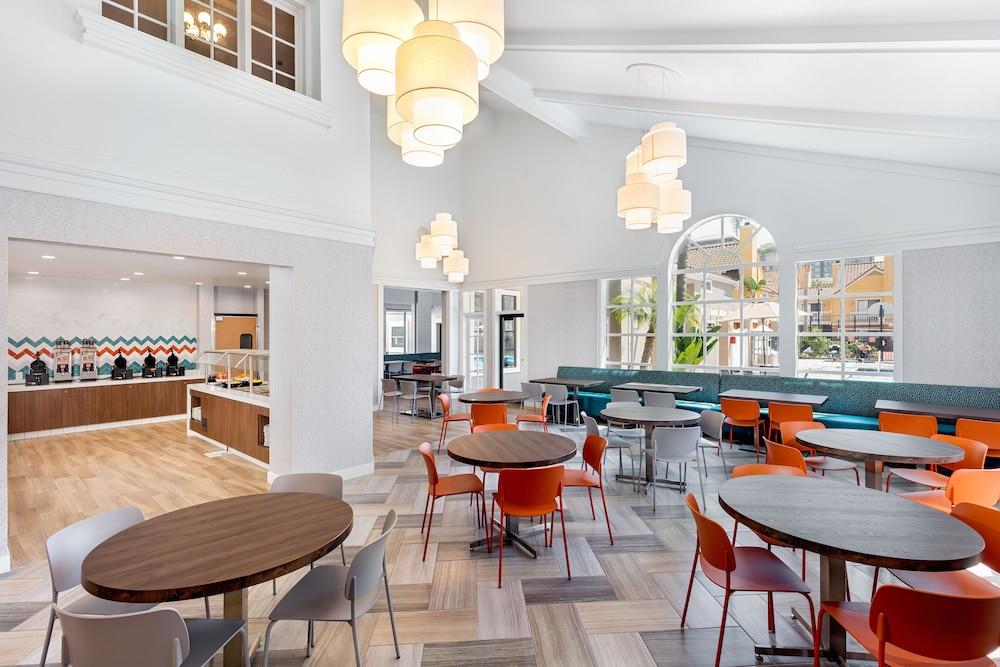 restaurant cafeteria