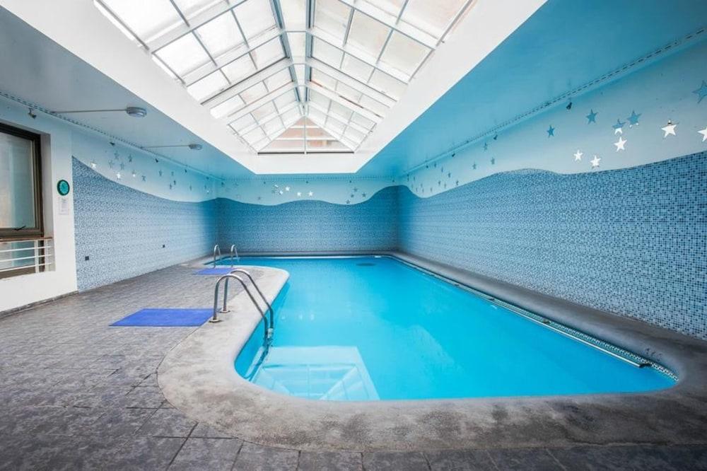 swimming pool spa