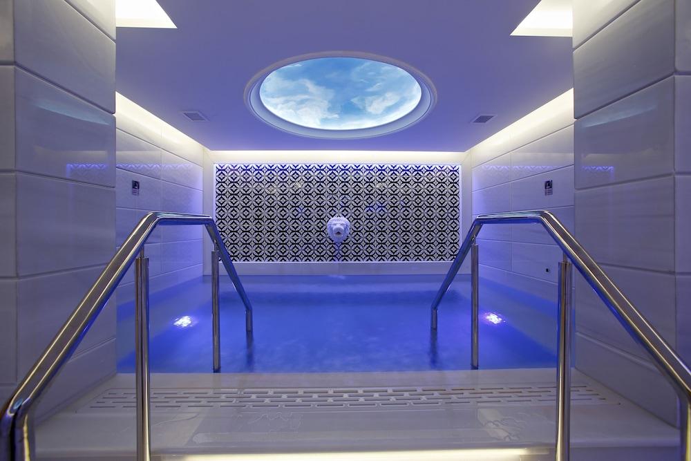 swimming pool spa