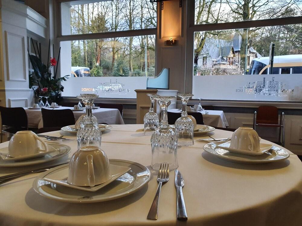 restaurant cafeteria