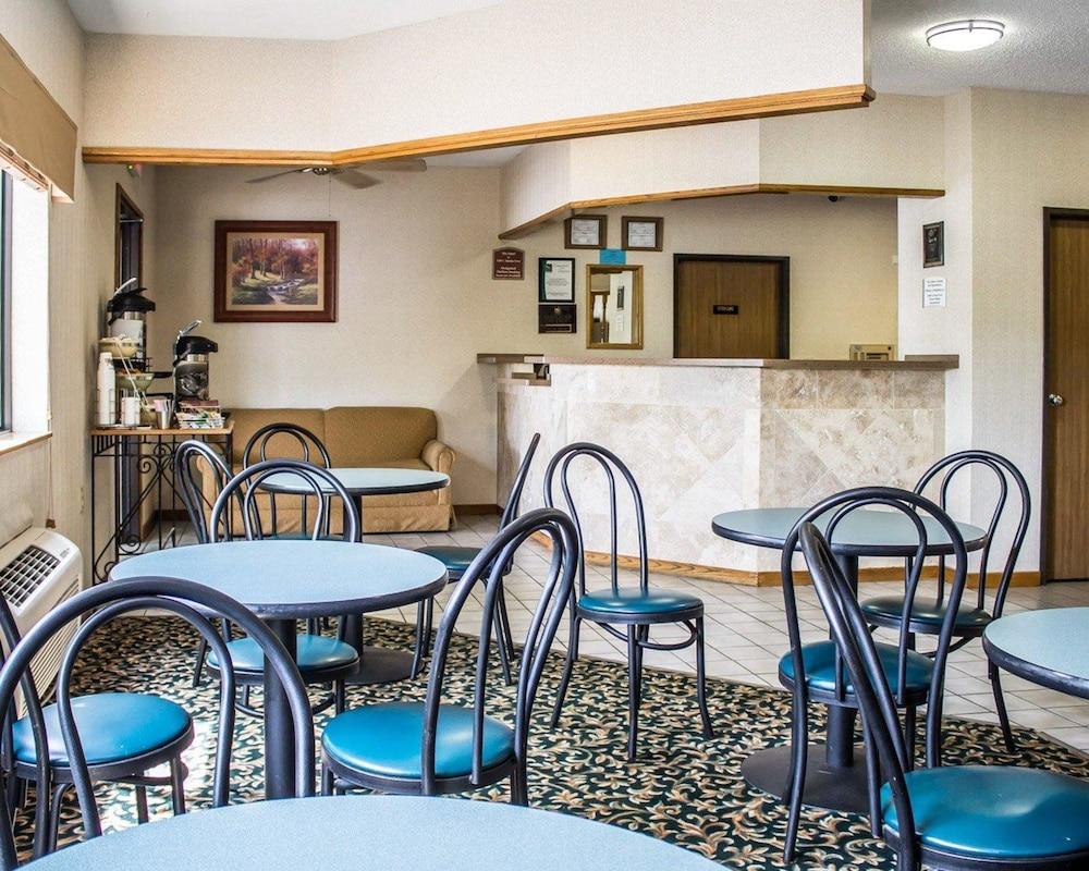 restaurant cafeteria