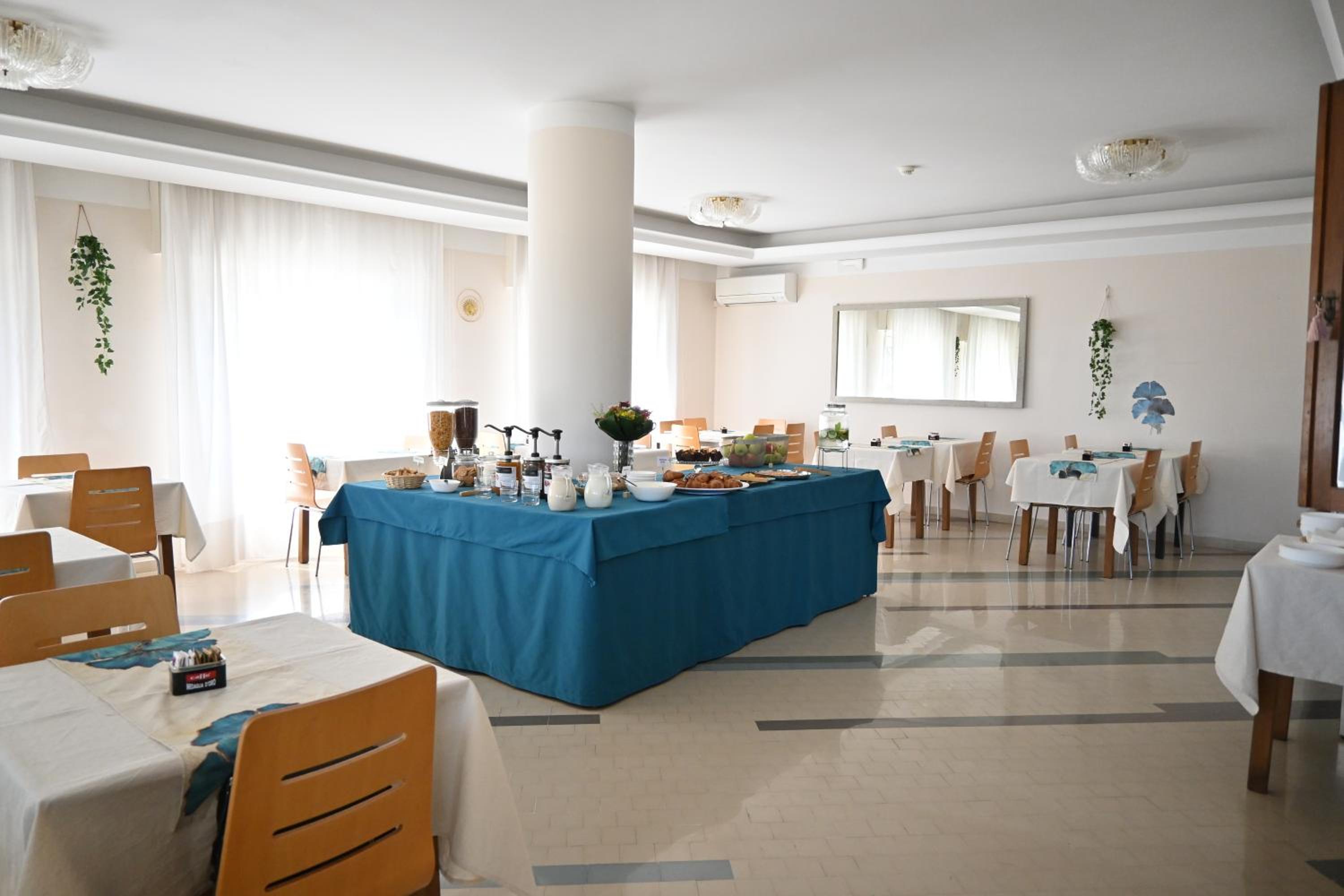 restaurant cafeteria