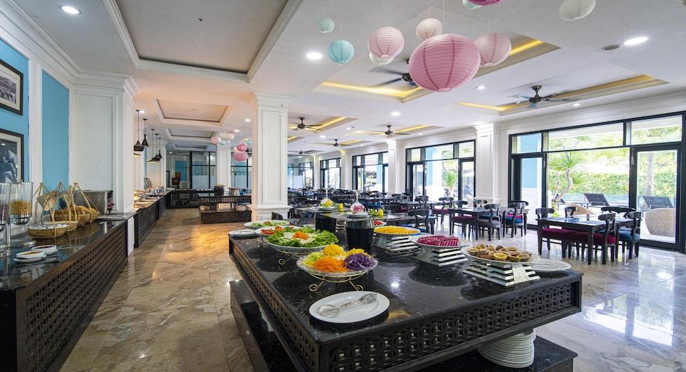 restaurant cafeteria