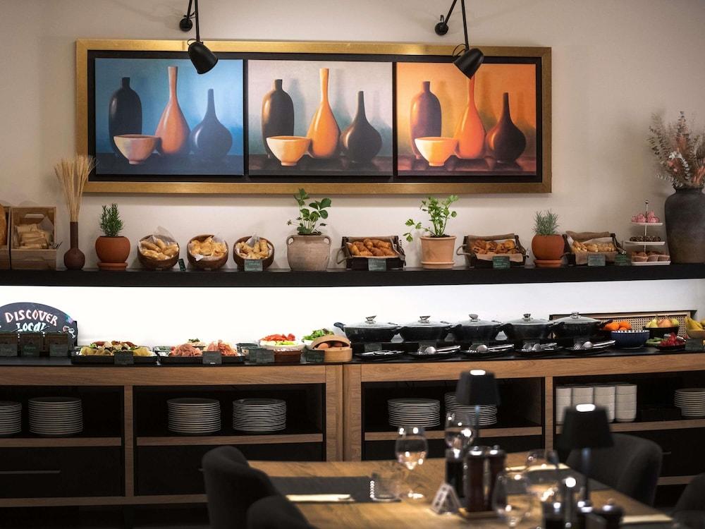 restaurant cafeteria