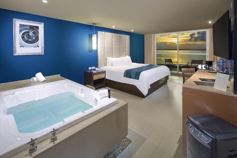 swimming pool spa
