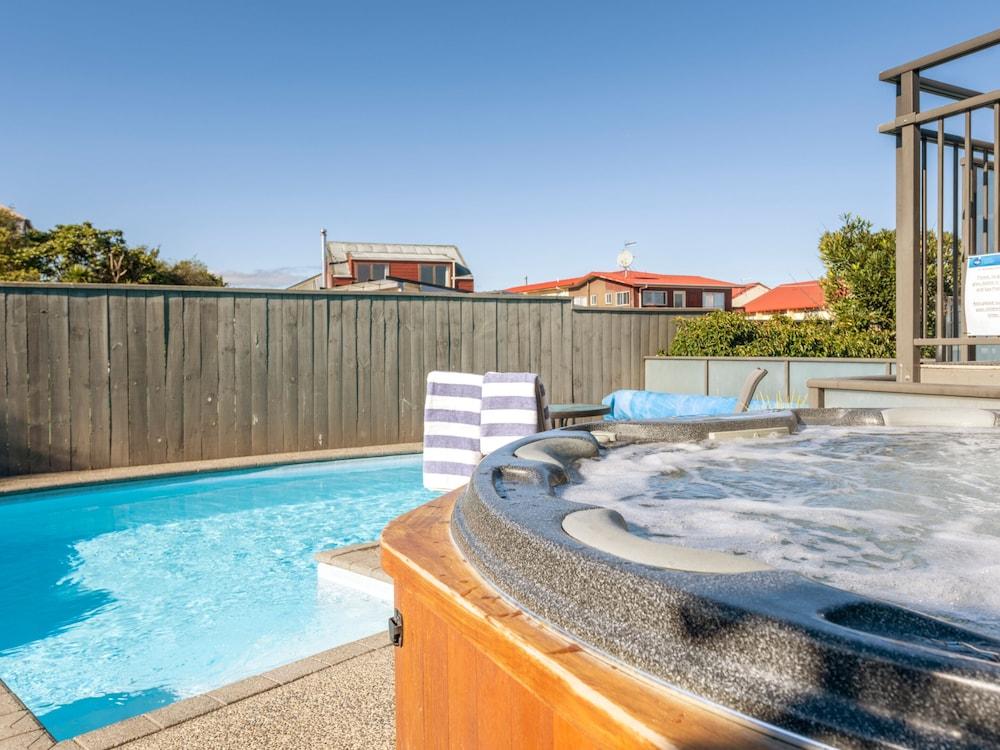 swimming pool spa