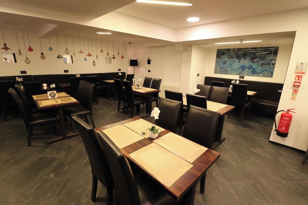 restaurant cafeteria