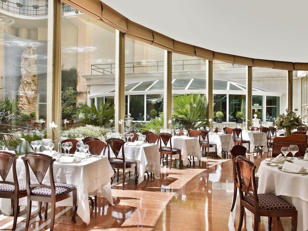 restaurant cafeteria