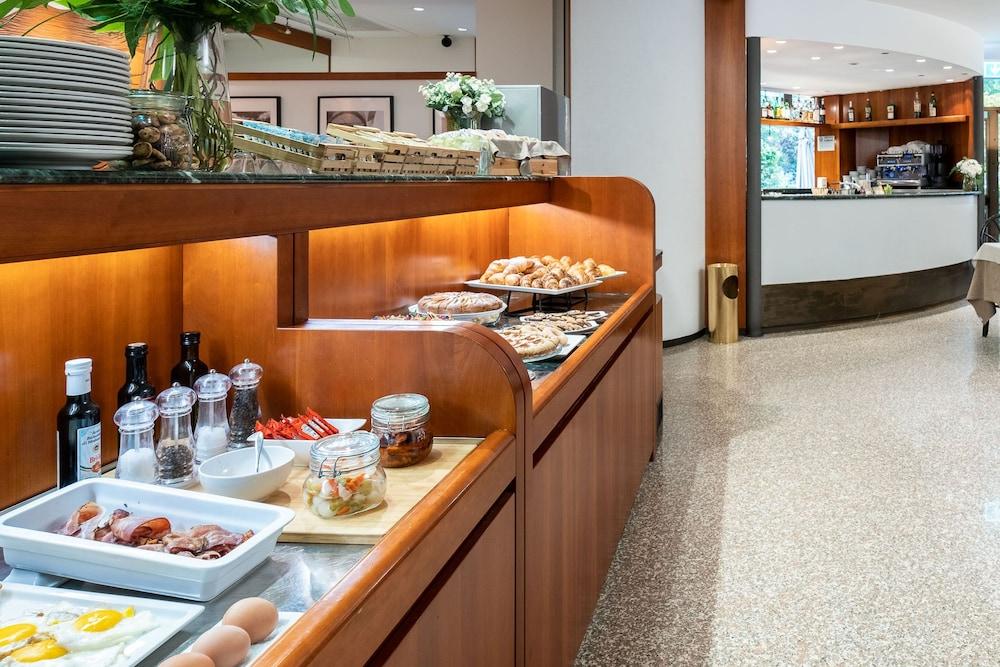 restaurant cafeteria