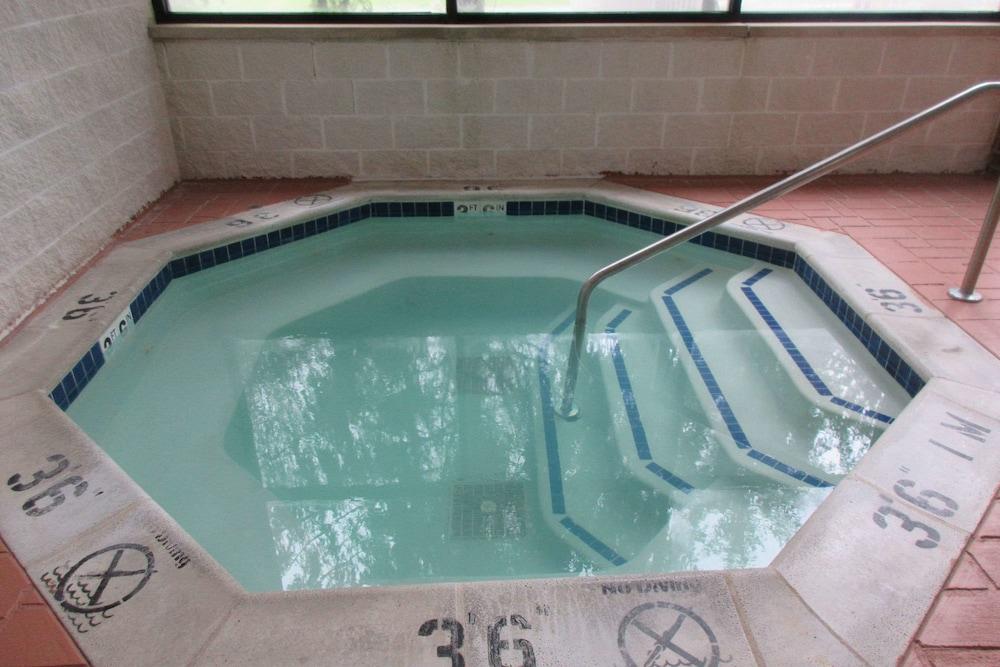swimming pool spa