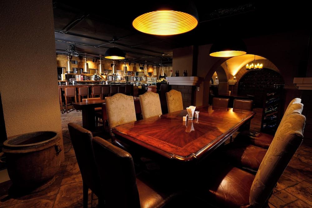 restaurant cafeteria