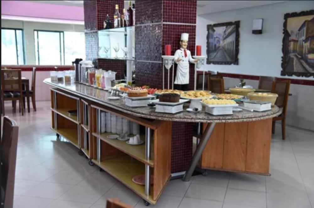 restaurant cafeteria
