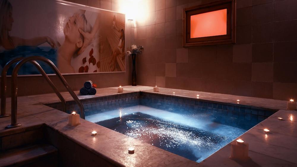 swimming pool spa