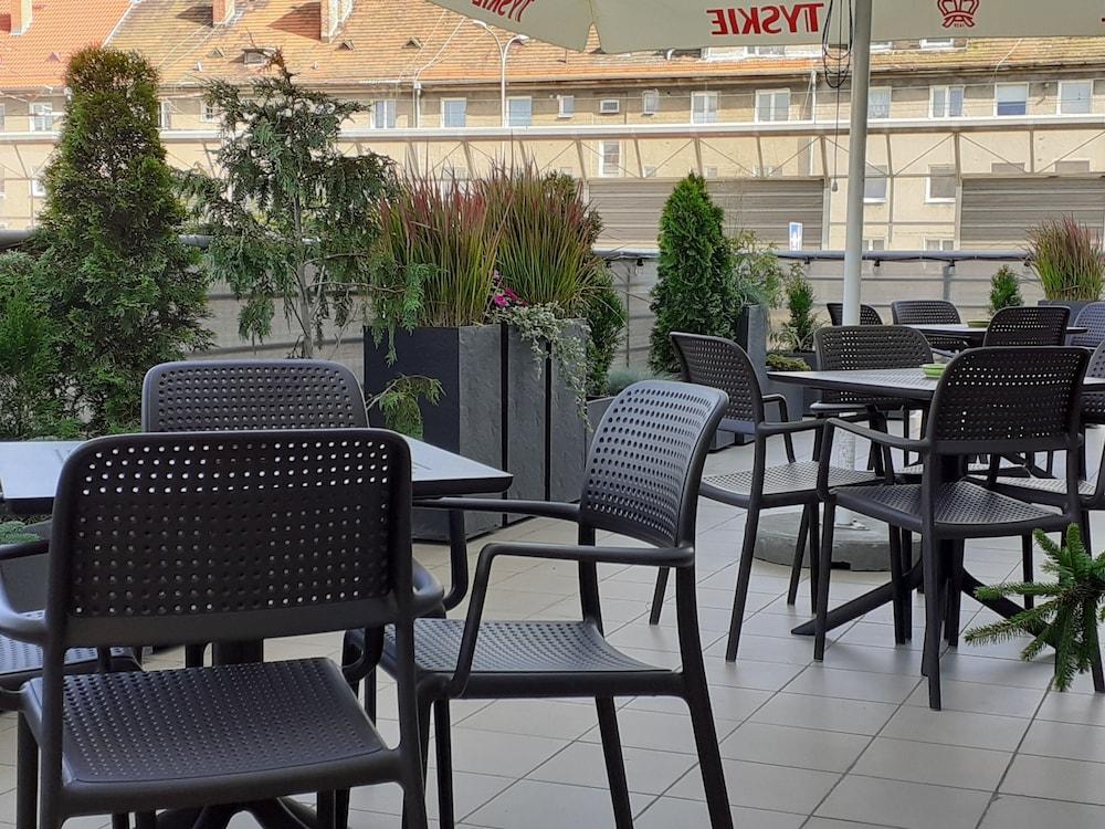 restaurant cafeteria