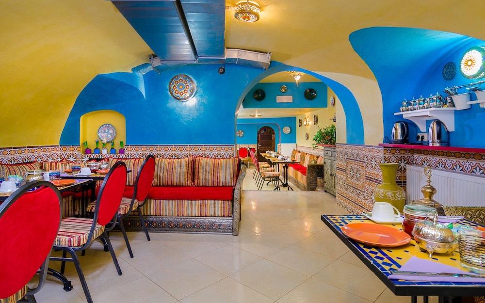restaurant cafeteria