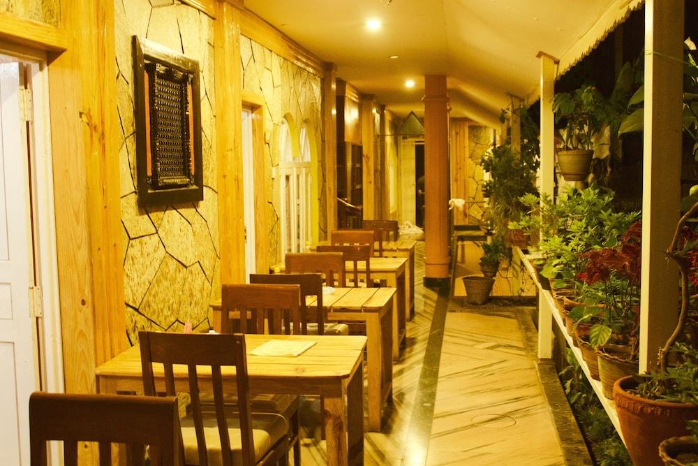 restaurant cafeteria