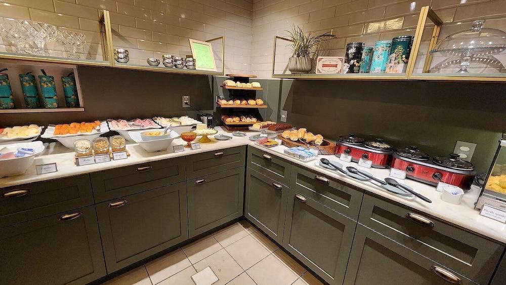 restaurant cafeteria