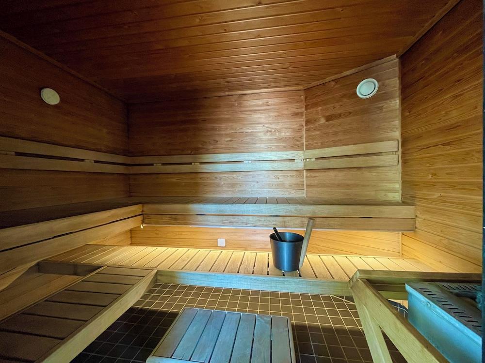 swimming pool spa