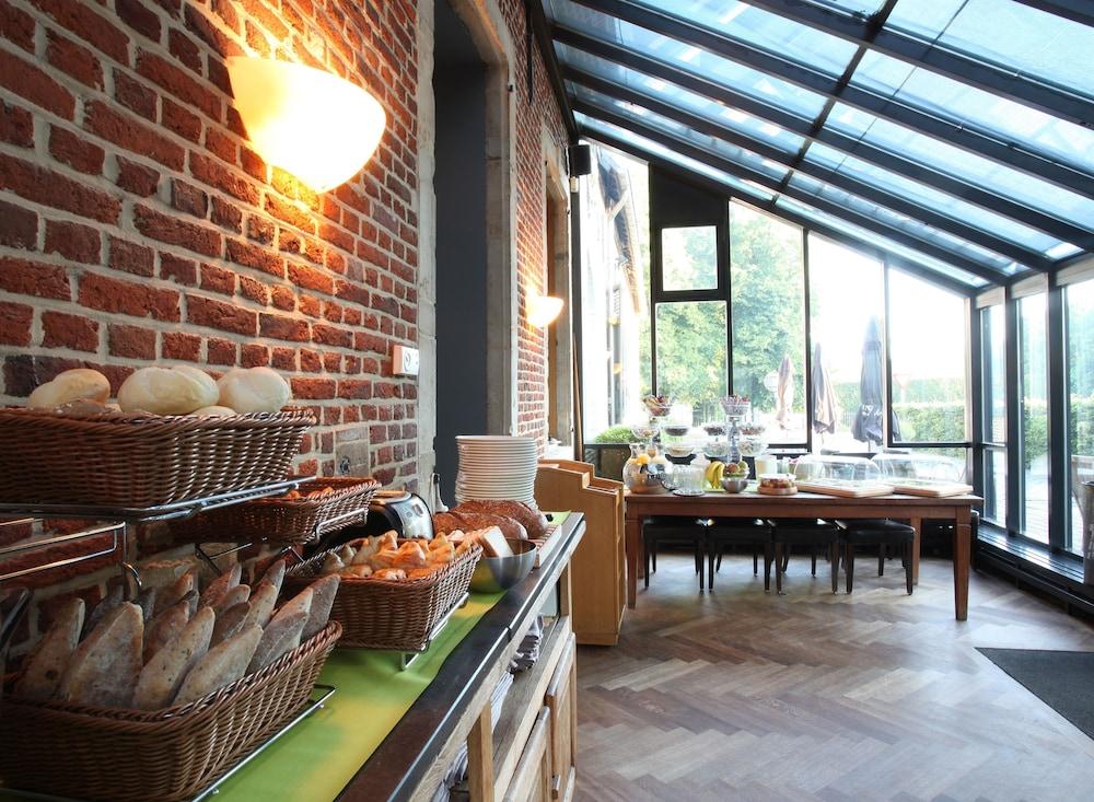restaurant-cafeteria