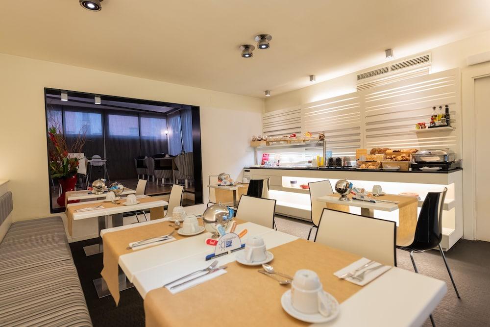 restaurant-cafeteria
