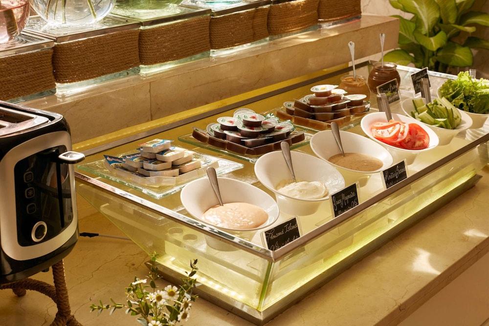 restaurant cafeteria