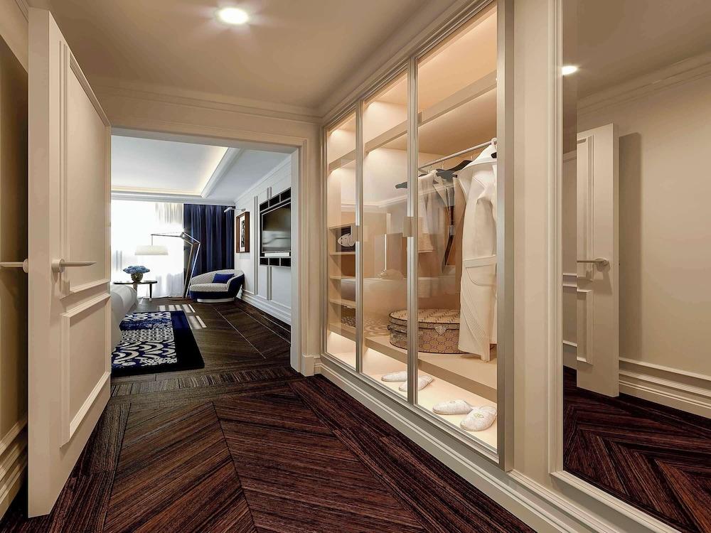 swimming pool spa